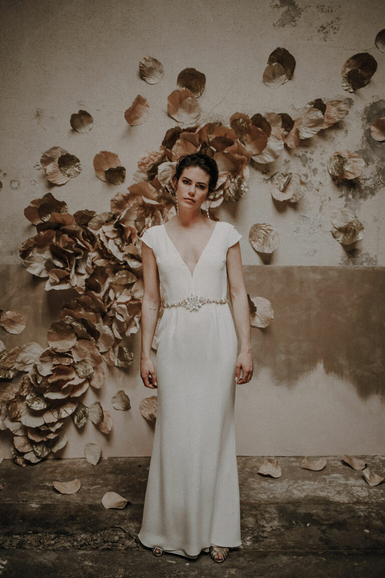 robe de mariee sur mesure 2020 paris luxe structure broderie cristaux perle ceinture bijoux couture crepe de soie