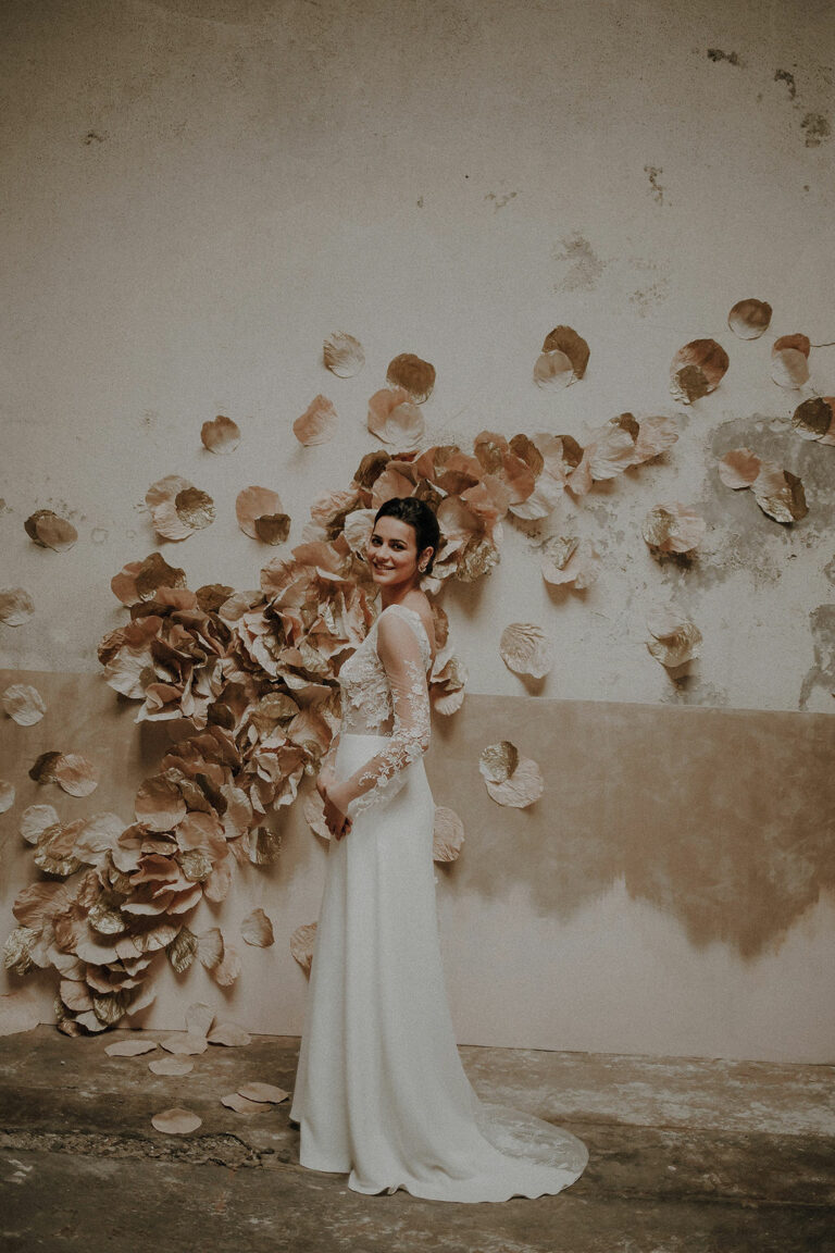 robe de mariee sur mesure 2020 couture dos nu tulle brode transparence broderie main fleures traine couture crepe de soie