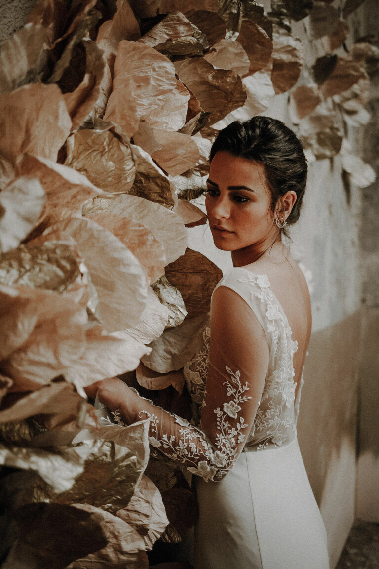 robe de mariee sur mesure 2020 couture dos nu tulle brode transparence broderie main fleures traine couture crepe de soie