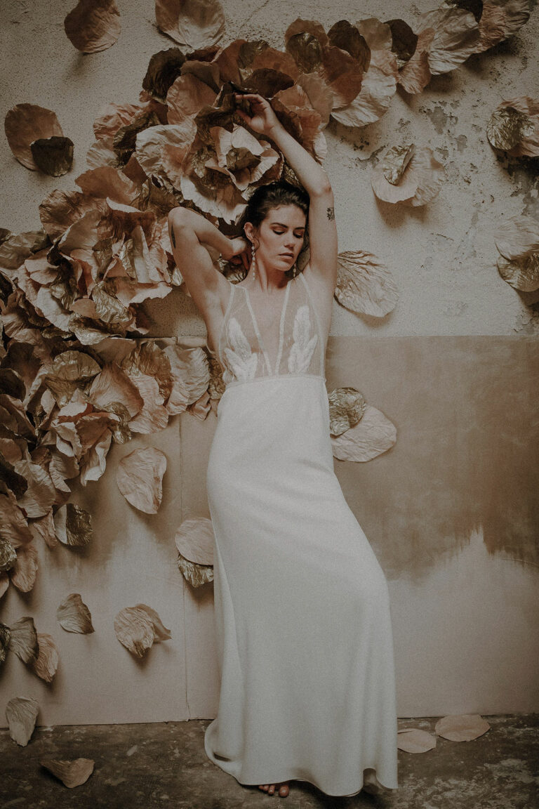 robe de mariee sur mesure 2020 paris couture robe luxe broderie main crepe de soie applat de dentelle dentelle tropicale transparence