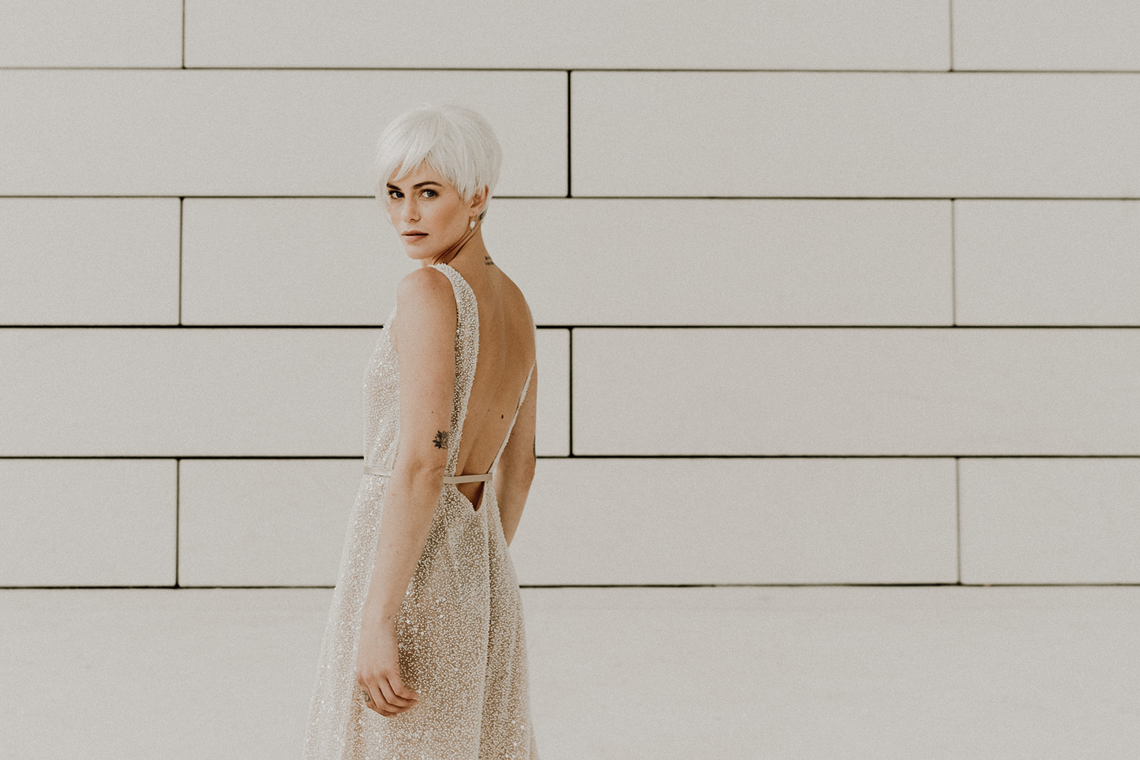 Collection 2021 - Robe de mariee sur-mesure Yael - robe paillettes dos nu glamour mousseline transparence perles soie fluide soie